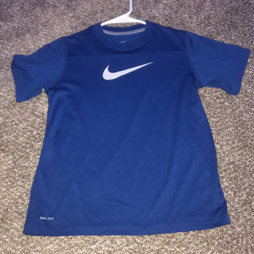blue nike tee💙